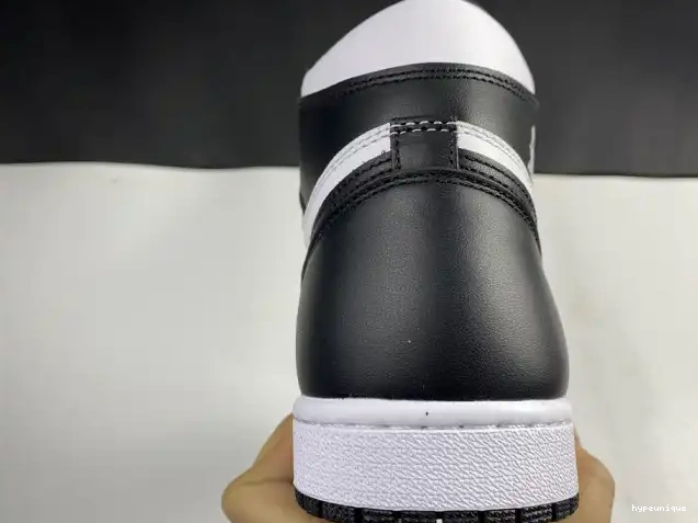 HYPE Jordan 555088-010 Black (2014) Retro 1 Air White 0524